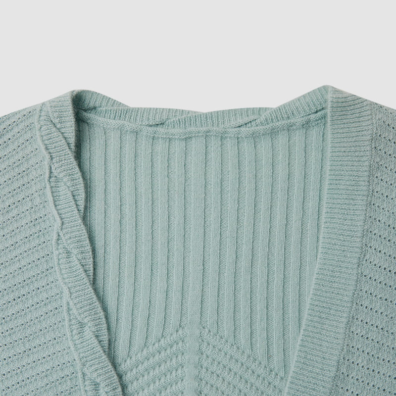 ML2218 V-neck Twist yksirivinen neuletakki terälehtinapeilla ML2218 V-neck Twist yksirivinen neuletakki terälehtinapeilla