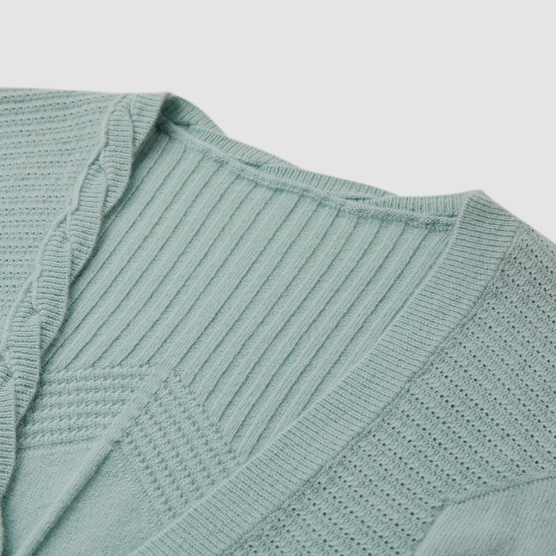 ML2218 V-neck Twist yksirivinen neuletakki terälehtinapeilla ML2218 V-neck Twist yksirivinen neuletakki terälehtinapeilla